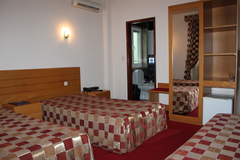 Hotel Quasar Pedroucos  Buitenkant foto