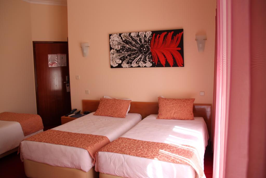 Hotel Quasar Pedroucos  Buitenkant foto