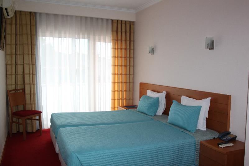 Hotel Quasar Pedroucos  Buitenkant foto