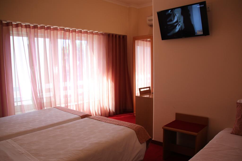 Hotel Quasar Pedroucos  Buitenkant foto