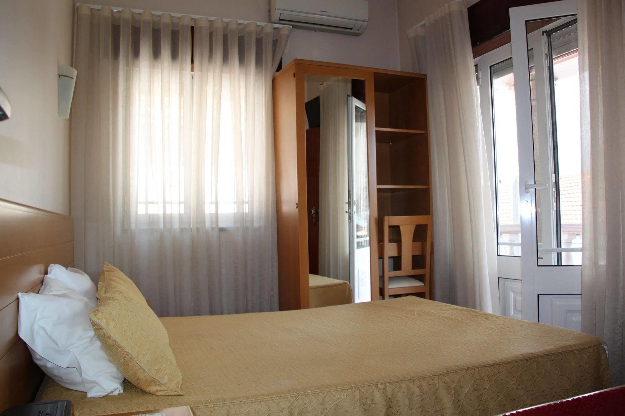 Hotel Quasar Pedroucos  Buitenkant foto
