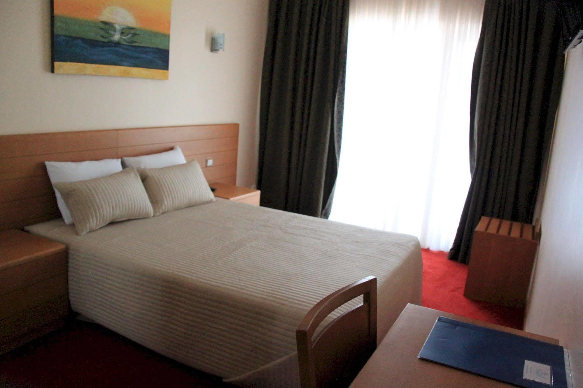 Hotel Quasar Pedroucos  Buitenkant foto
