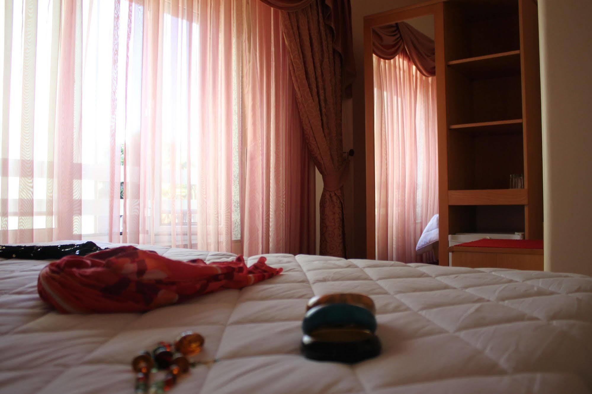 Hotel Quasar Pedroucos  Buitenkant foto