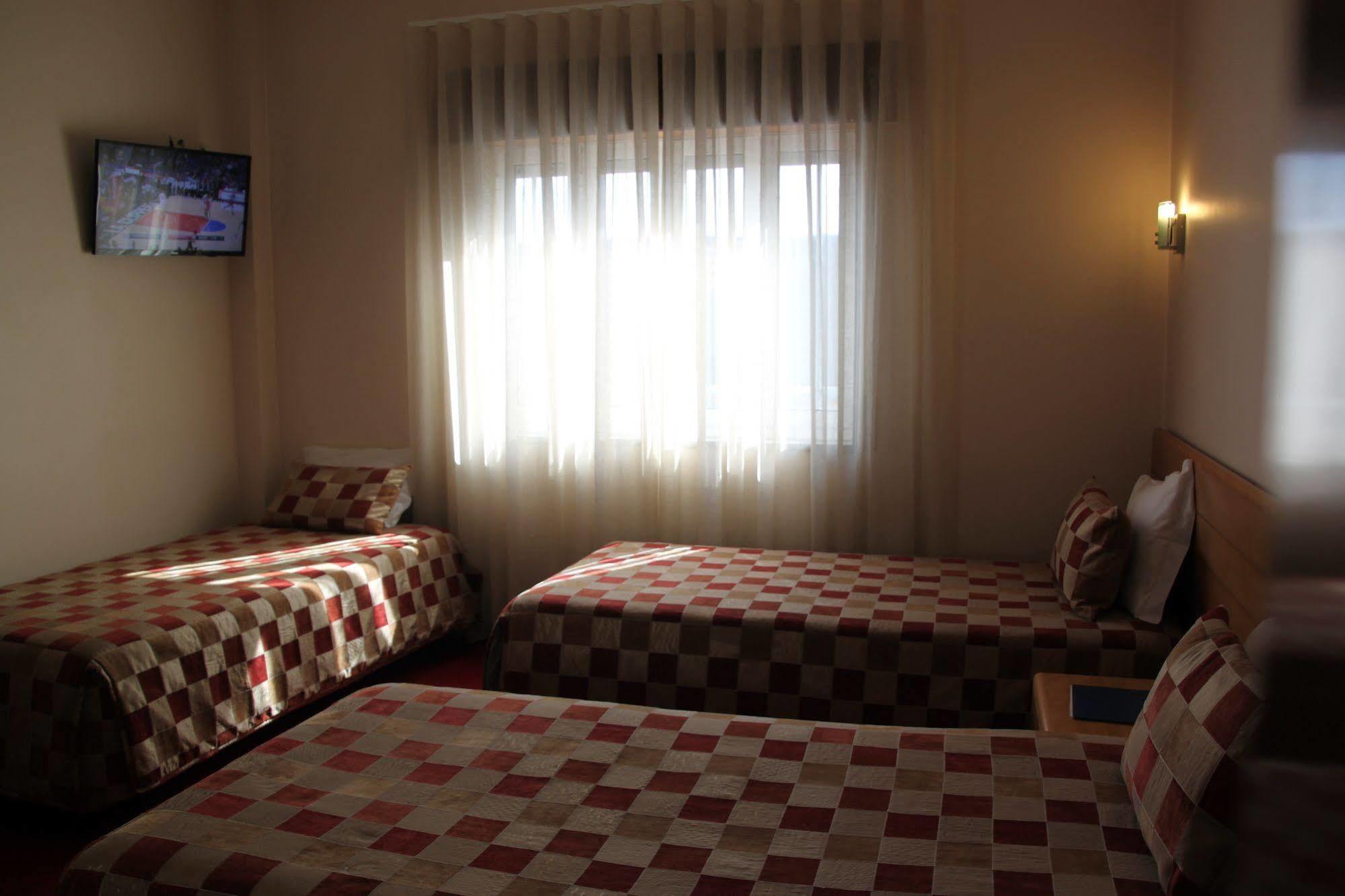 Hotel Quasar Pedroucos  Buitenkant foto
